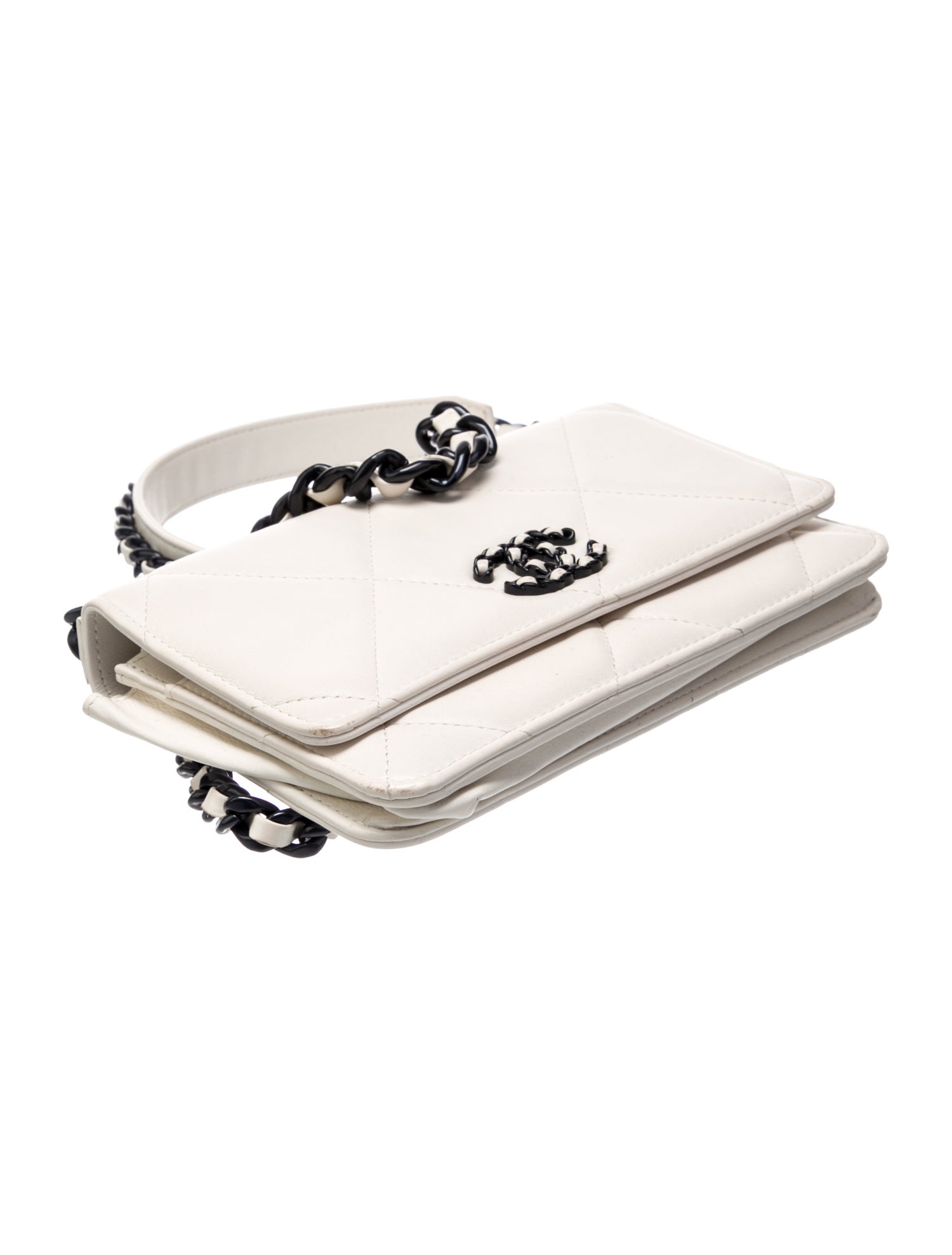 Chanel 19 Wallet On Chain